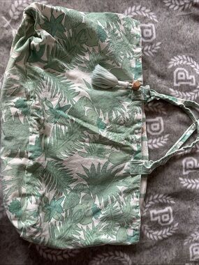 Beachly seabird society tote bag